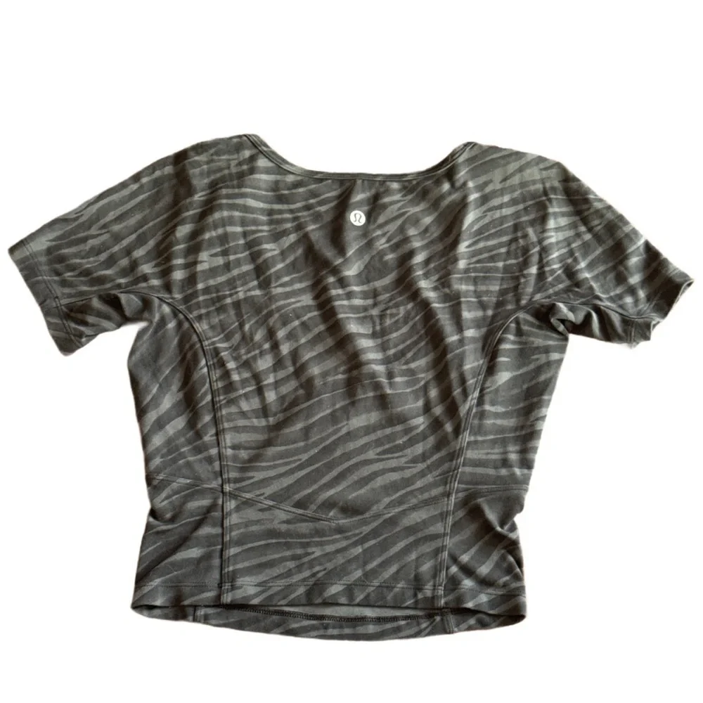 Lululemon Align Short Sleeve Animal Print Top Black and Gray 6
